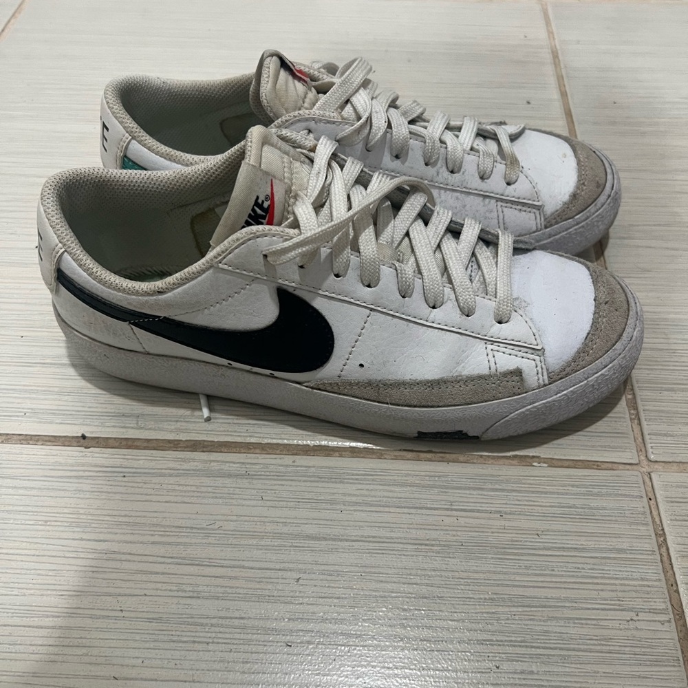 Nike Classic White and Black Low-Tops